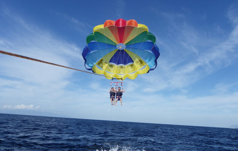 From Hurghada: Parasailing Trip